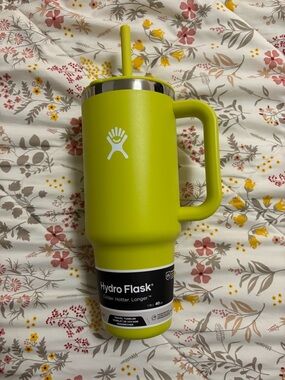Hydro Flask Green 40oz Travel Tumbler with Handle and straw
